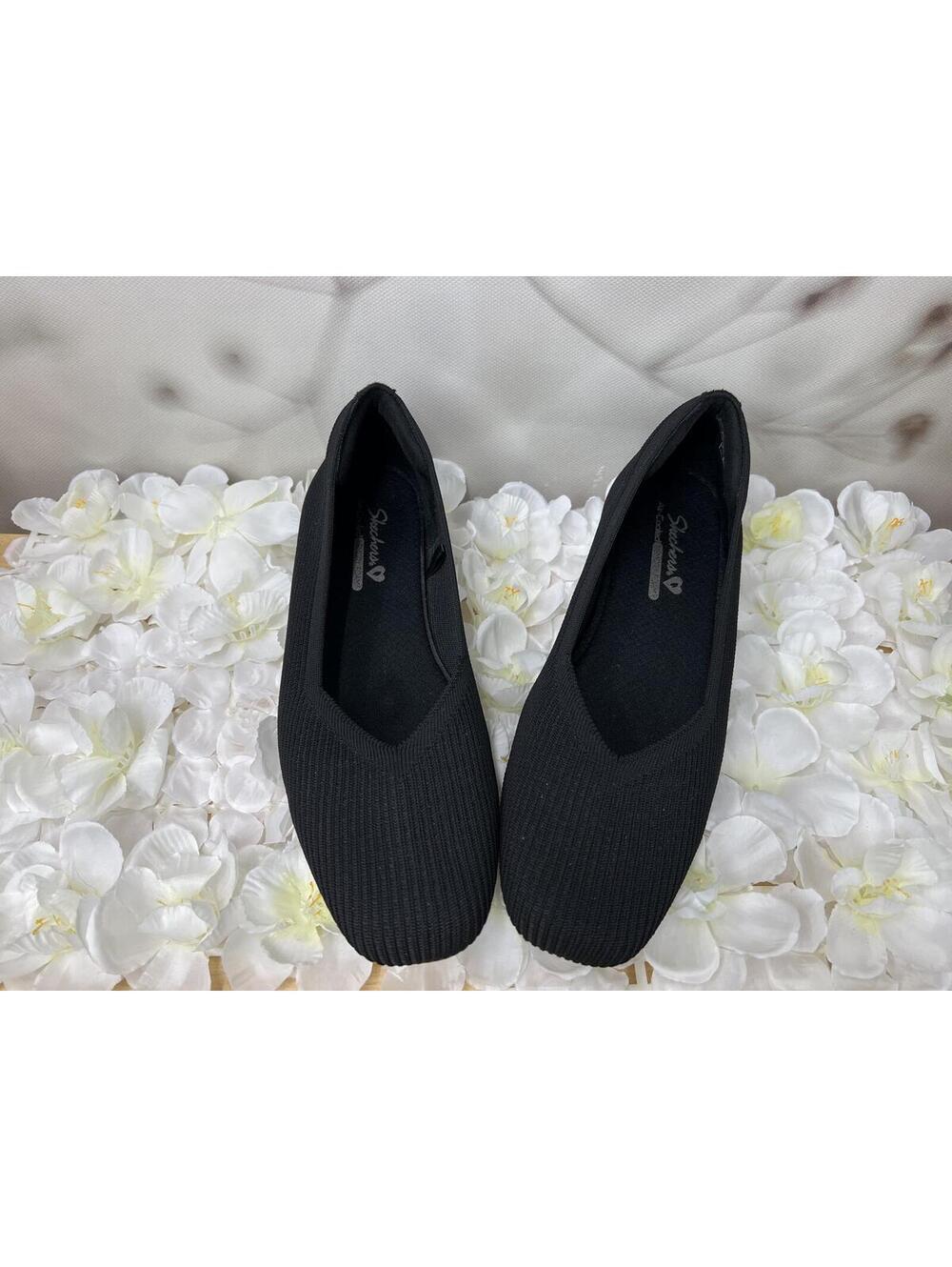 Skechers memory foamFlats in color black Size 8